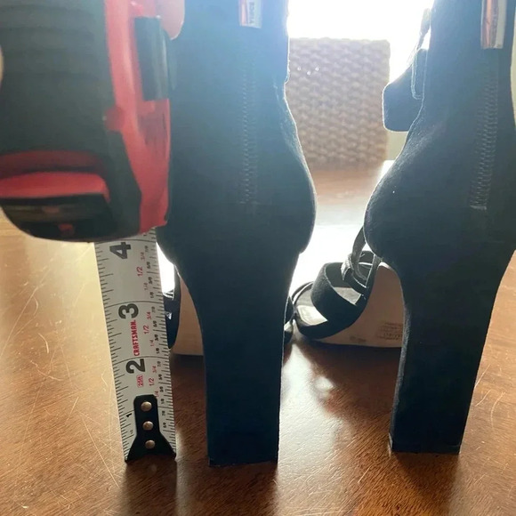Vince Camuto Black Strappy Leather & Suede 4” Block Heel Zip EUC Women’s Size: 9 - Picture 6 of 8